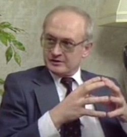 Yuri Bezmenov Le quattro fasi della sovversione ideologica